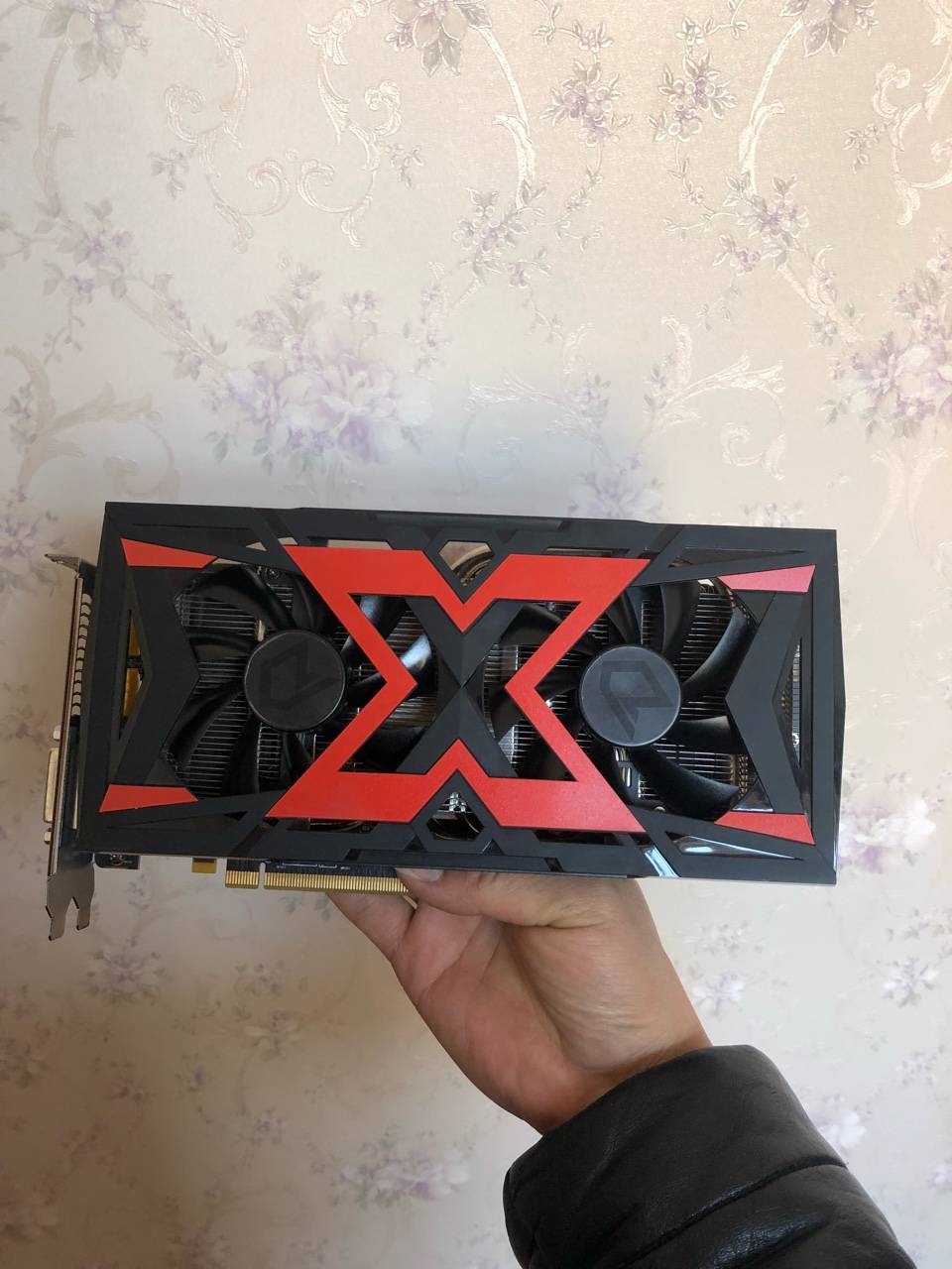 迪兰恒进战神rx580 8g显卡