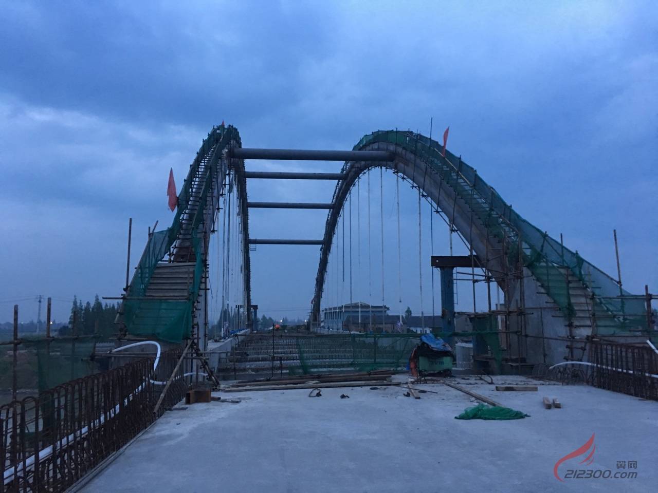 建设中的丹金漕河新横塘桥