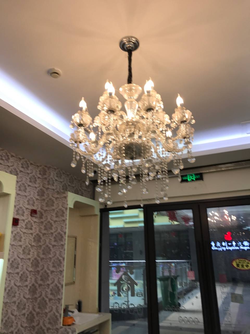 2000元的吊灯免费.自己拆13815497706
