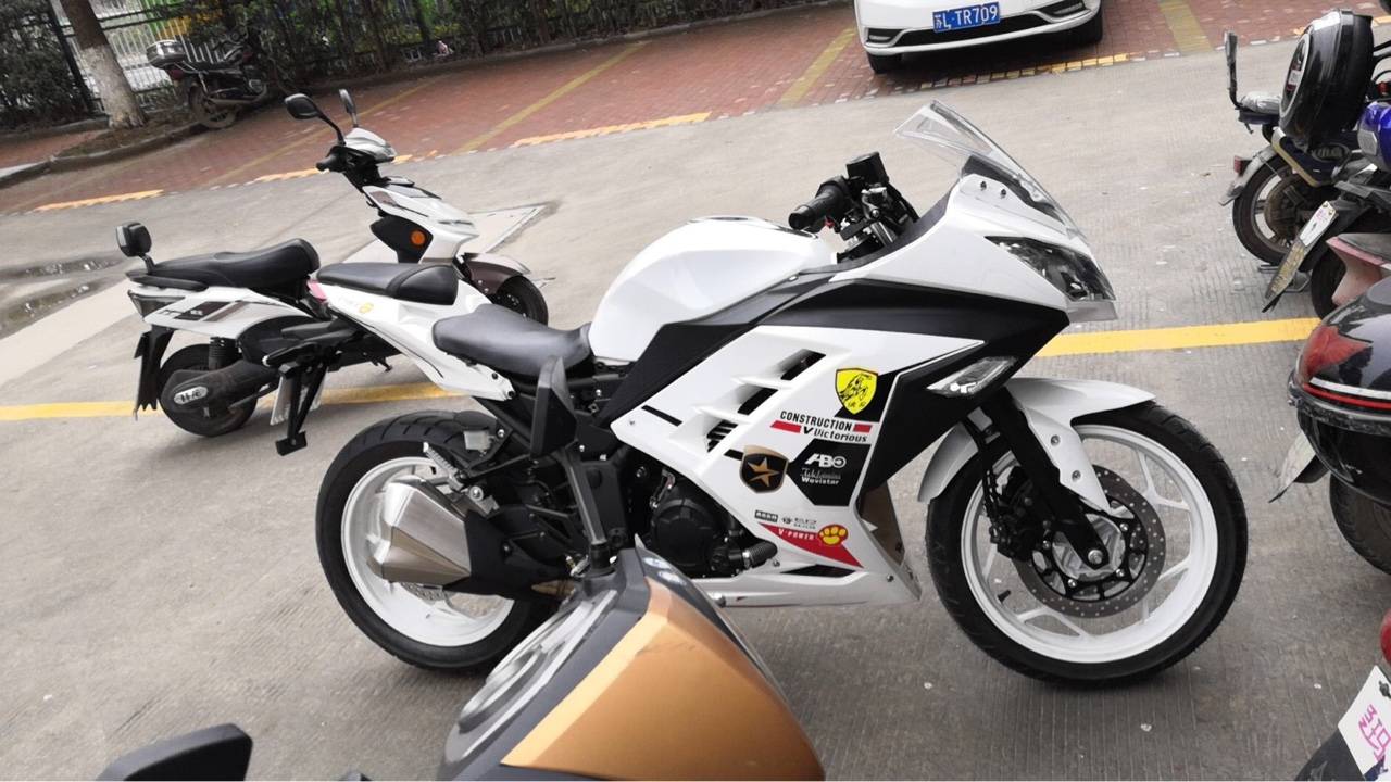 转让全新小忍者双缸水冷350排量趴赛摩托车