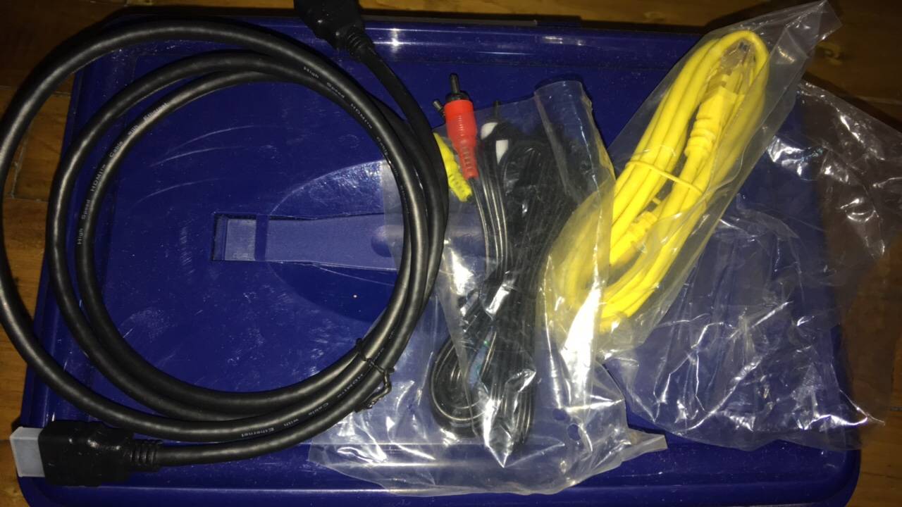 转让网络机顶盒原装线,av线 hdmi线 网线三条打包价10元,有意留言