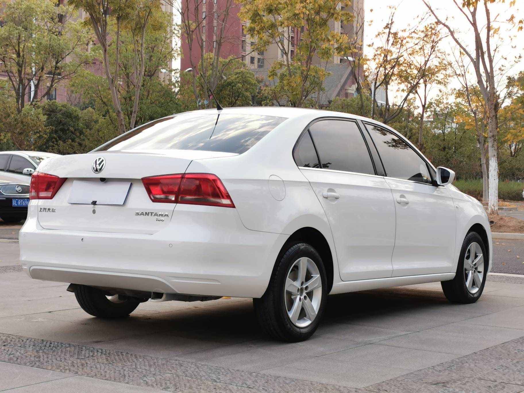 【已售】出售2016年准新大众桑塔纳//1.6l手动天窗高配!