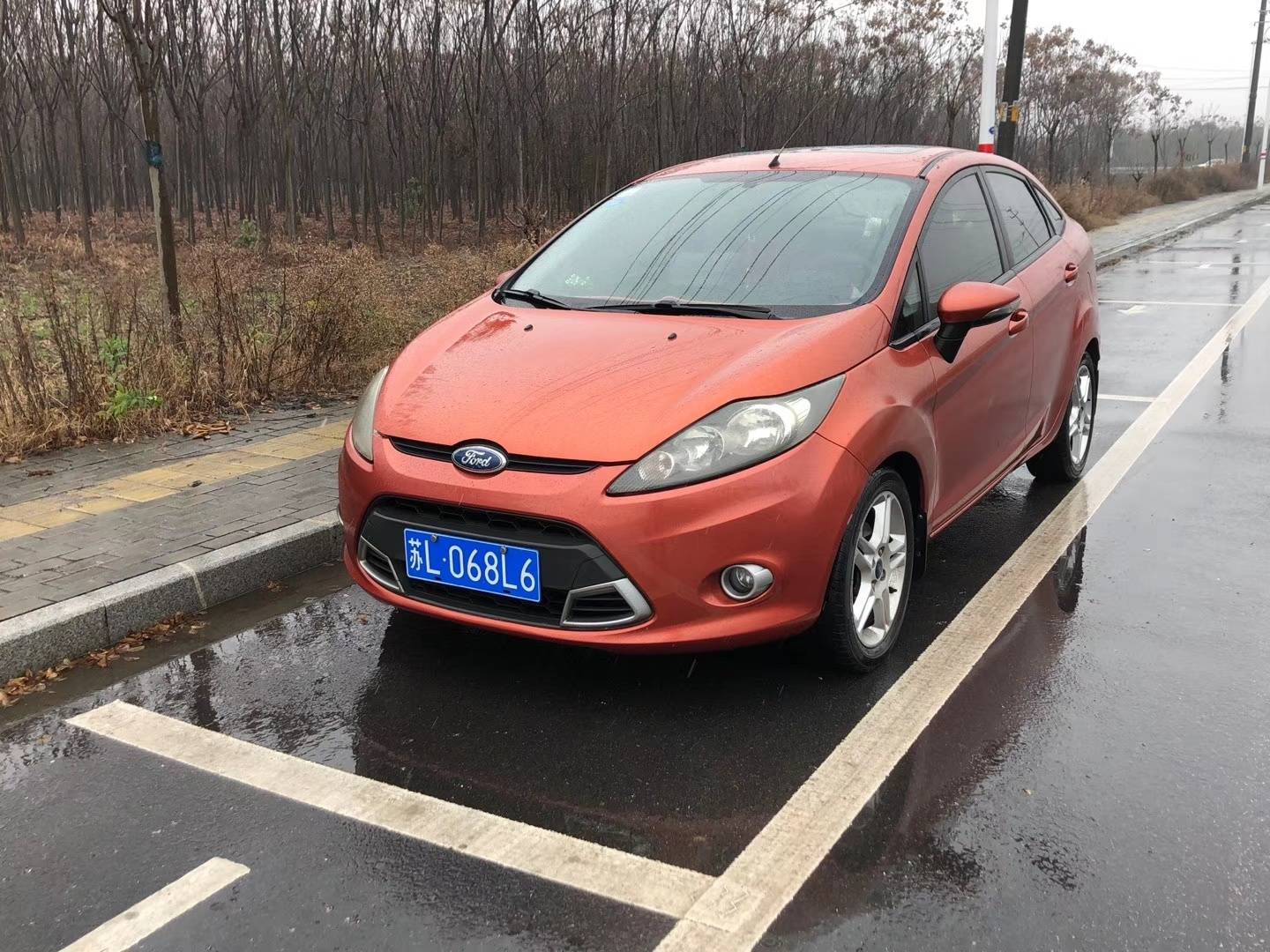 出福特嘉年华一台,09年上牌,手动天窗,大屏导航,价格超低