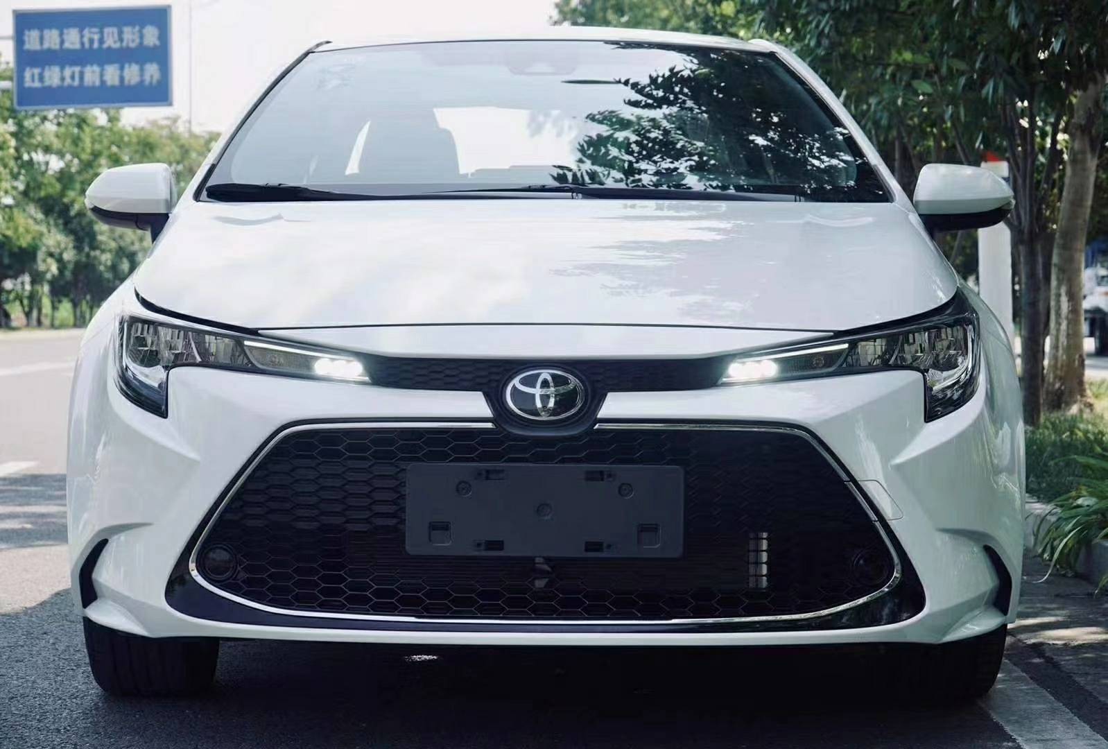 新到19年8月丰田雷凌极品车况