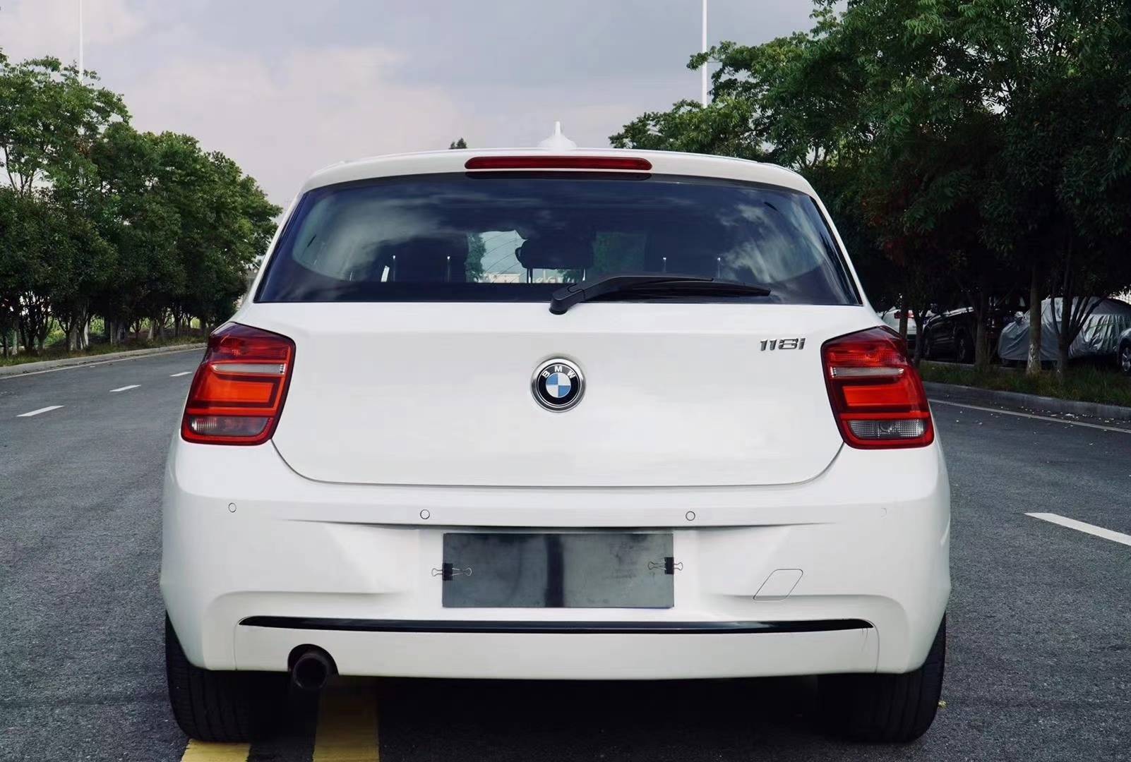 新到12年宝马118i