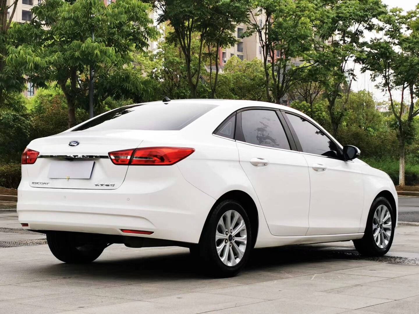 已售出售2018年启用福特福睿斯15l自动顶配18万公里