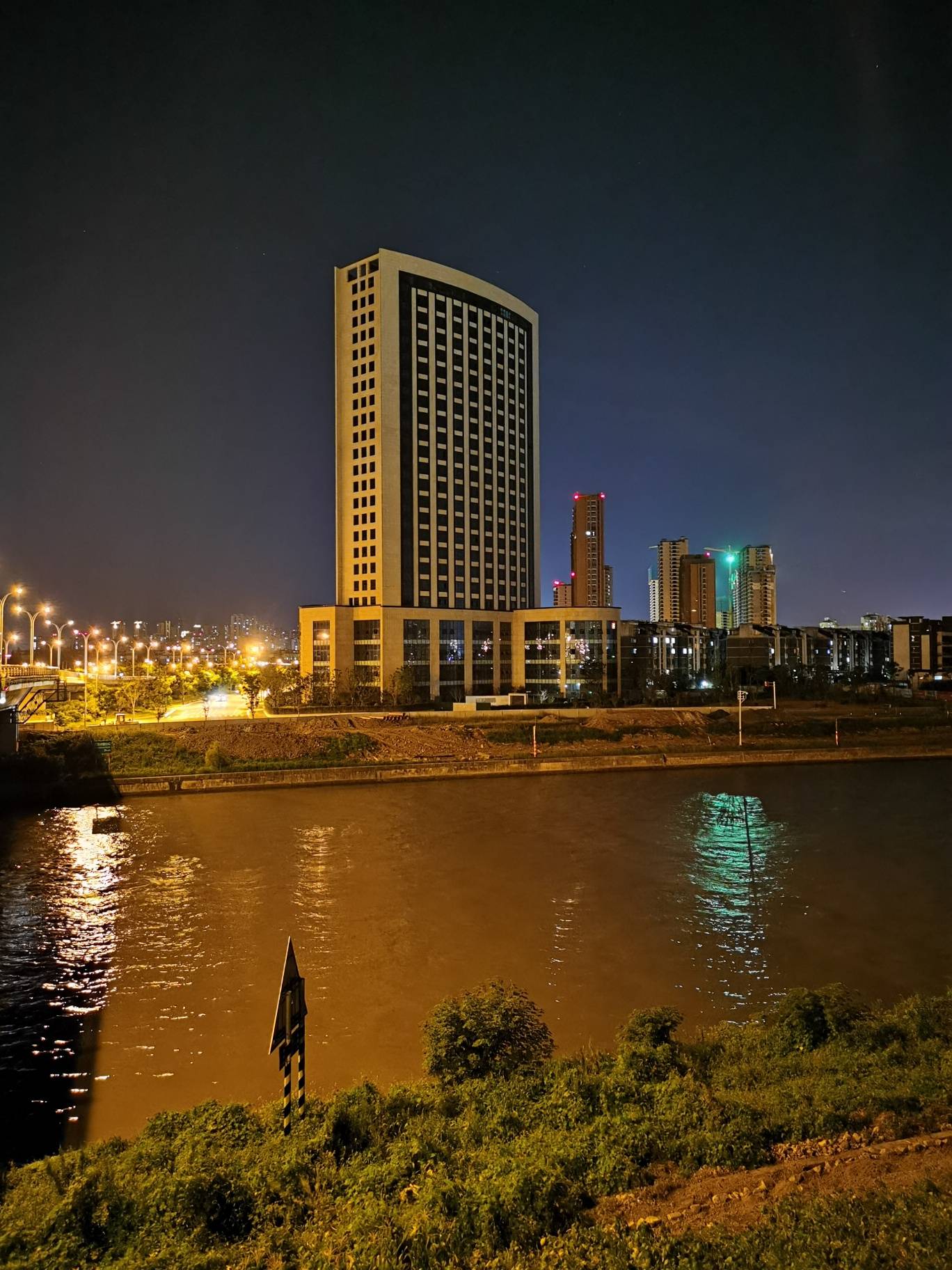 丹阳城市夜景还是蛮漂亮的