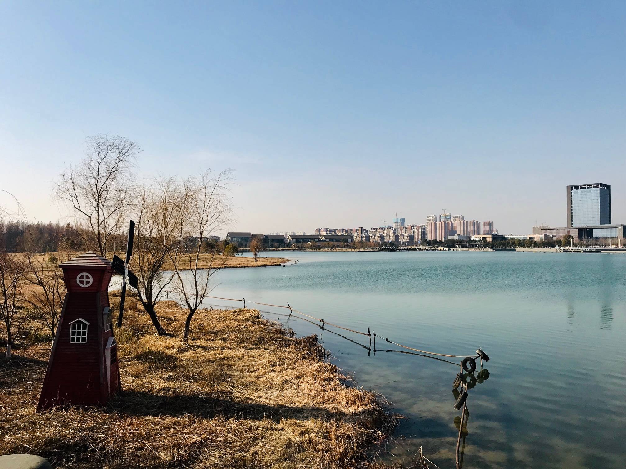 《美麗不分地域,鎮江新區大港北湖公園飄過》