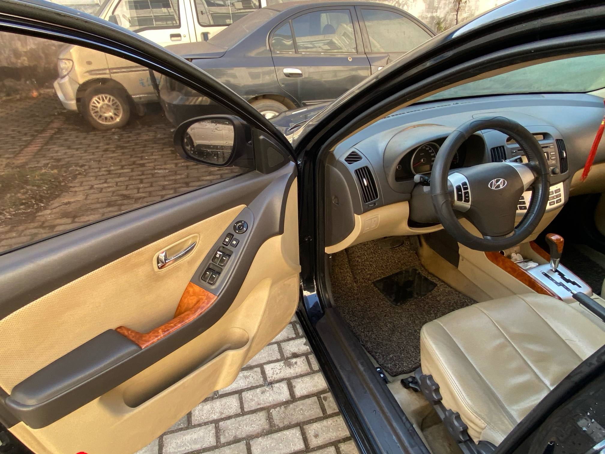 新到店:09年现代悦动 自动挡