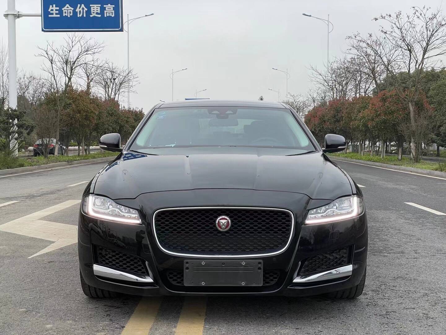 2018款 捷豹xfl xfl 2.0t 250ps 豪华版