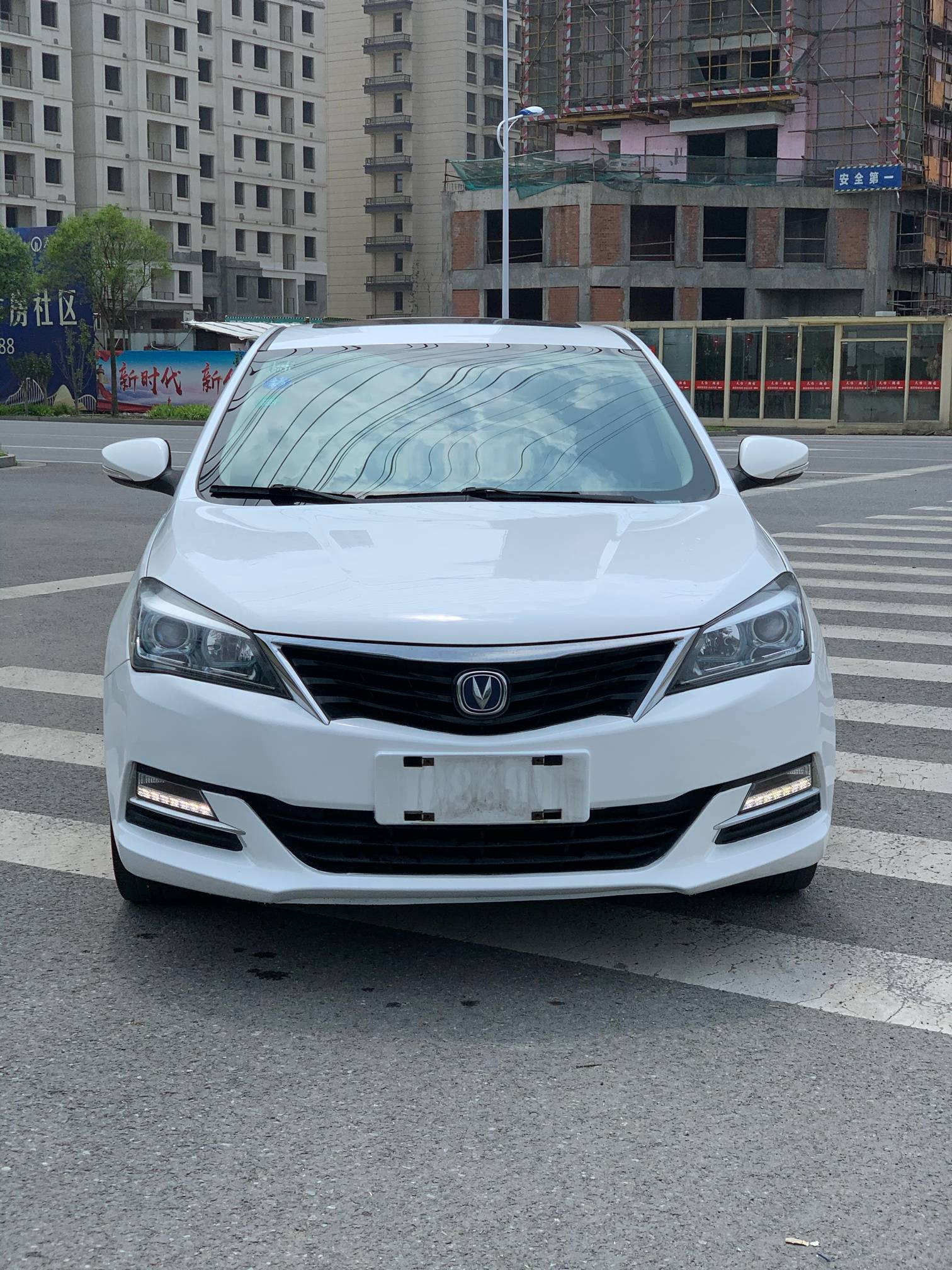 17年8长安悦翔v7转让