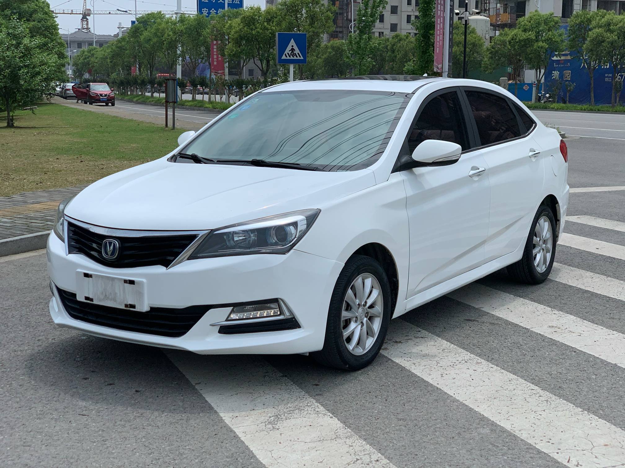 17年8长安悦翔v7转让