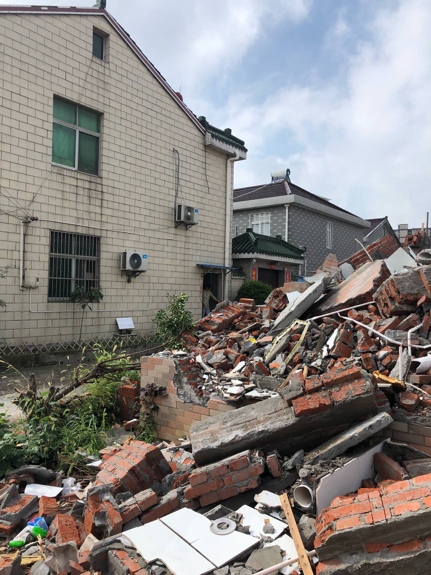 南二环与丹金路之间的原房拆迁施工已对周边居民生活造成影响云阳街道