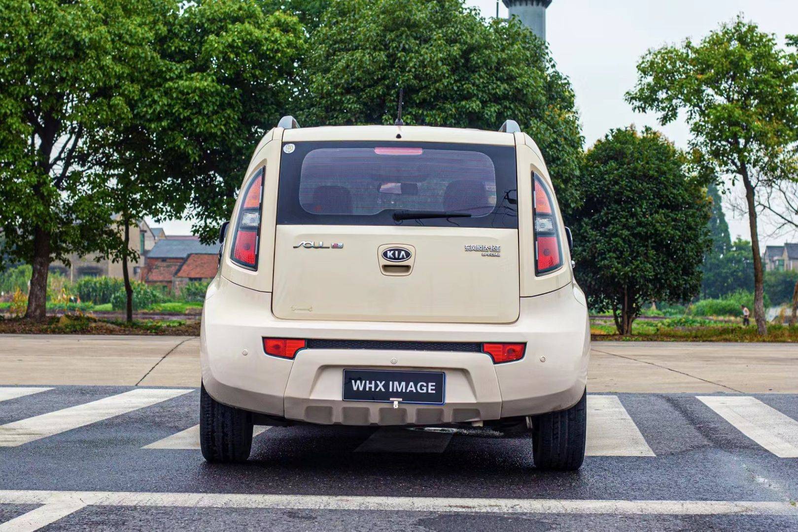 新到一台13年起亚秀儿自动挡真皮座椅带电动天窗美女小姐姐一手车