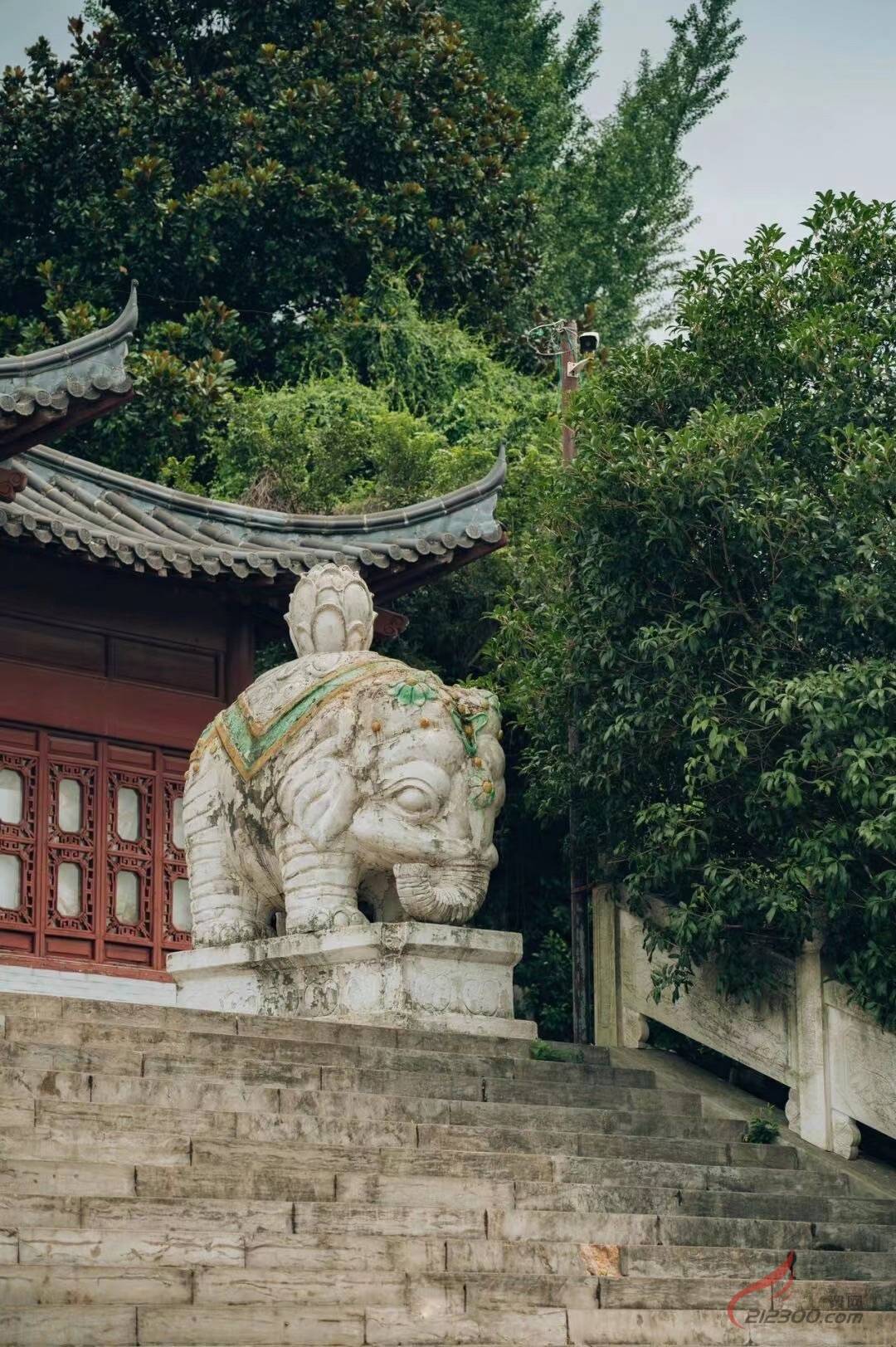 作为镇江免费的公园之一宝塔山公园的确可以算是一个有着浓厚历史文化